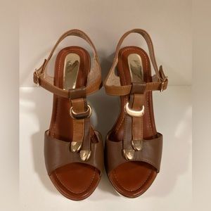 Godiva size 39 two tone brown wedge heels with gold accents.